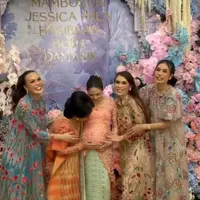 Gaya Kompak Jessica Mila dan Ketiga Kakak Ipar saat Acara 7 Bulanan. [@ramaphoto07]