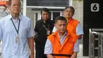 Direktur PT Sampico Adhi Abattoir Dody Wahyudi (depan) dan Direktur PT Harlis Tata Tahta Hartoyo (belakang) tiba di Gedung KPK, Jakarta, Kamis (21/11/2019). Dody diperiksa terkait suap izin kuota impor bawang putih dan Hartoyo proyek pengadaan jalan di Kalimantan Timur. (merdeka.com/Dwi Narwoko)