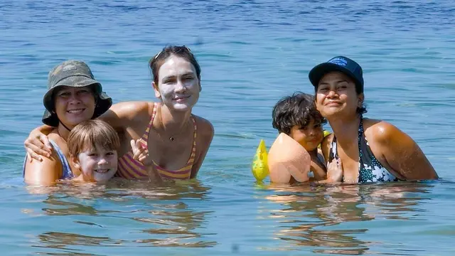 Luna Maya di pantai (Instagram/lunamaya)