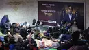 Sebelumnya, pada Selasa 25 November 2025, Rusia melancarkan serangan gabungan rudal dan drone ke Ukraina. Tampak dalam foto, orang-orang berlindung di stasiun metro saat serangan udara Rusia di Kyiv pada Selasa 25 November 2025, di tengah invasi Rusia ke Ukraina. (Yan Dobronosov/AFP)