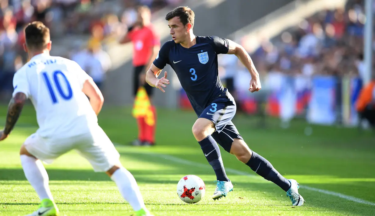 Ben Chilwell hingga saat ini belum pernah tampil di Euro 2020 walapun ia telah berjasa membawa Chelsea menjuarai Liga Champions musim 2020/2021. Southgate masih mempercayakan posisi bek kiri kepada pemain Manchester United, Luke Shaw yang belakangan ini tampil gemilang. (Foto: AFP/Piotr Nowak)