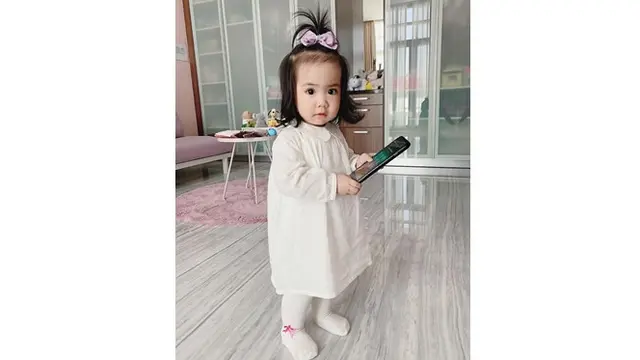 6 Potret Gemas Sheena Gabriella Anak Momo Gheisha, Bisa Pose Pura-pura Marah