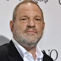Dengan terkuaknya kasus pelecehan seksual yang telah dilakukannya selama tiga dekade, nama Harvey Weinstein pun nampaknya kini tak lagi disegani. Sejumlah wanita cantik yang menjadi korban telah membongkarnya. (AFP/Dimitrios Kambouris)