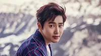 Suho EXO adalah salah satu idol Korea Selatan yang multi talenta. Tak hanya mahir dalam dunia tarik suara, cowok ganteng ini juga berbakat dalam hal akting. (Foto: Soompi.com)