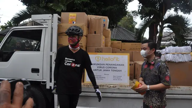 Hellofit menyerahkan bantuan senilai ratusan juga untuk penanganan Covid-19 di Jawa Tengah. (Foto: Liputan6.com/Felek Wahyu)