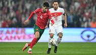 Gelandang Timnas Bulgaria, Ilia Gruev (kiri). (AFP/Ozan KOSE)
