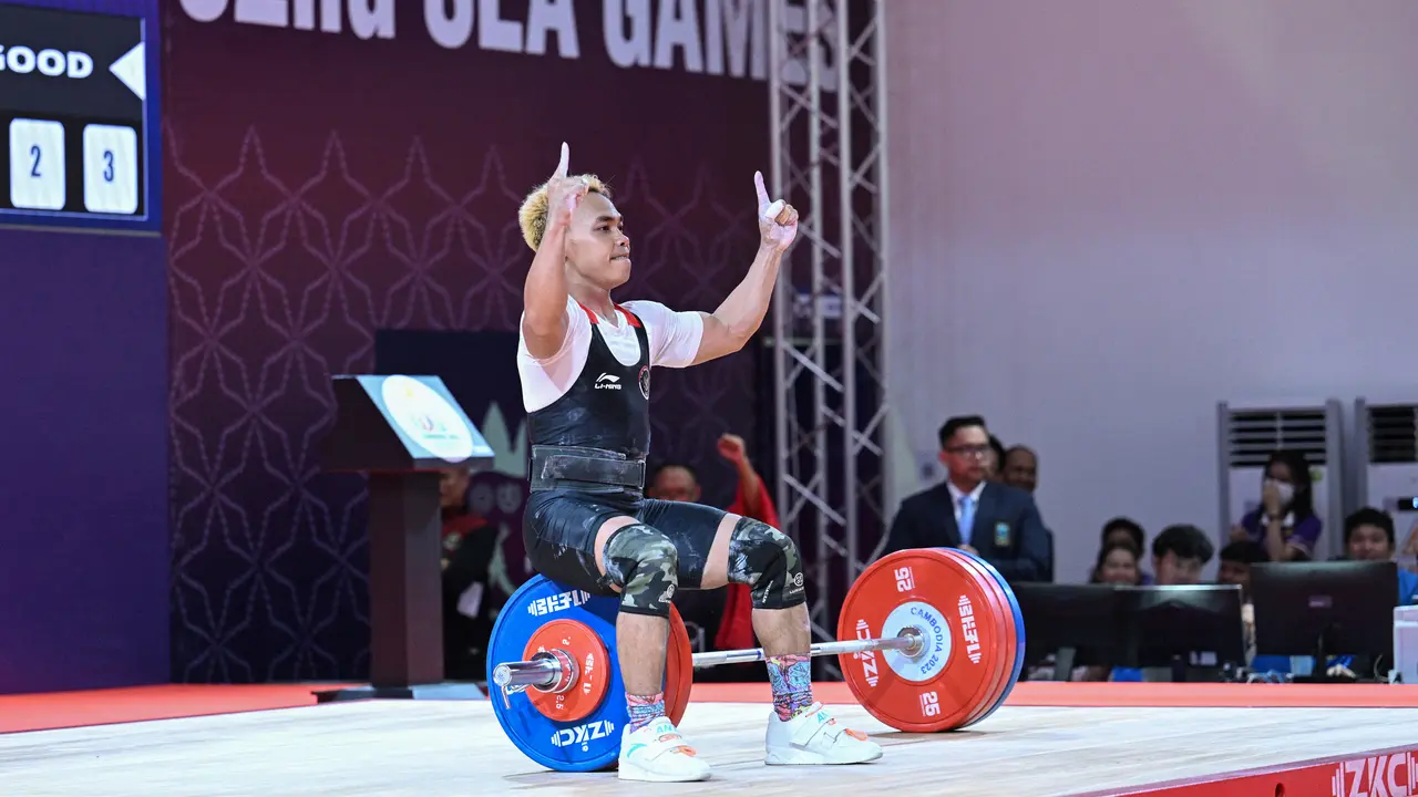 Aksi Eko Yuli Raih saat Raih Emas Cabor Angkat Besi di SEA Games 2023 Kamboja