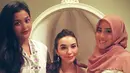 Gaya Manohara Odelia terlihat sederhana saat kenakan kebaya Kartini berwarna pink [@manodelia]