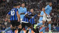 Penyerang Inter Milan, Romelu Lukaku gagal memanfaatkan beberapa peluang emas yang ia dapatkan pada babak final Liga Champions 2022/2023, Minggu (11/6/2023) dini hari WIB. (AFP/Ozan Kose)