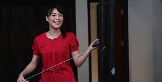 Dalam sinetron terbaru Orang-Orang Kampung Duku yang ditayangkan SCTV, Citra Kirana menjadi biduan dangdut. Banyak tantangan dalam sinetron terbarunya ini. Selain belajar goyang dangdut, juga belajar bahasa Jawa. (Bambang E. Ros/Bintang.com)