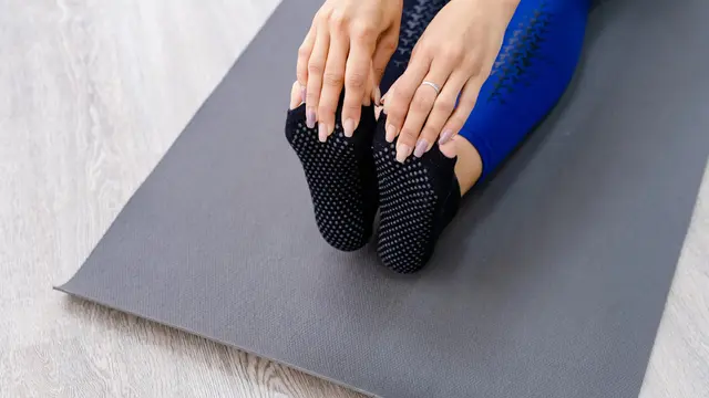Rekomendasi Outfit Yoga di Shopee, dari Sports Bra sampai Kaus Kaki untuk Wujudkan Life Goals Tahun 2025