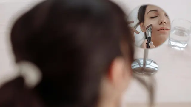 Tips Memilih Shade Bedak & Foundation Sesuai Warna Kulit (photo by pexels.com)