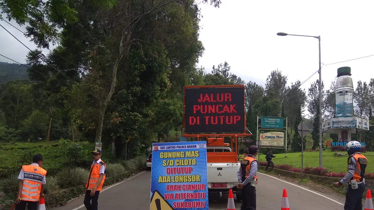 Ilustrasi penutupan jalan  (Liputan6.com/Achmad Sudarno)