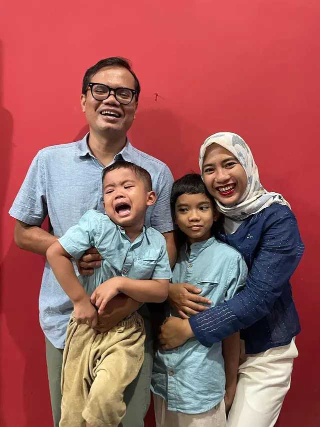 Jarang Terekspos, Ini 6 Momen Soleh Solihun Bersama Keluarganya