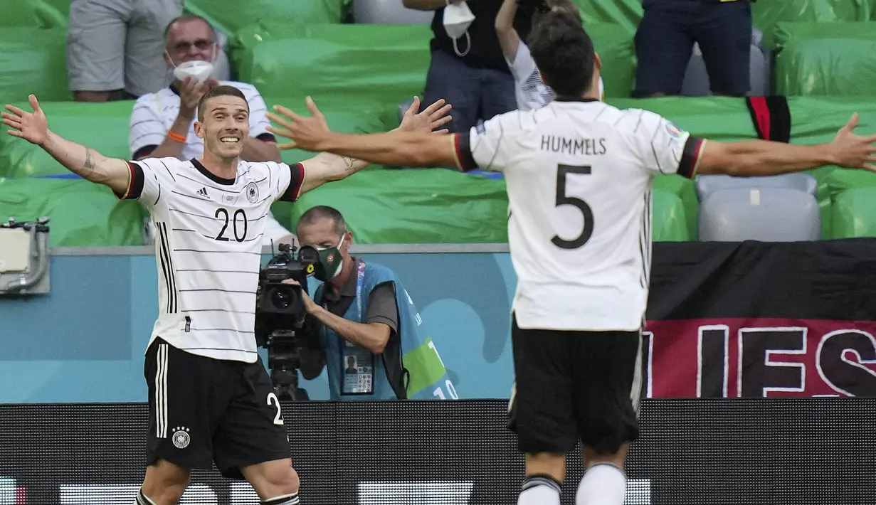 Robin Gosens. Nama Gosens mirip dengan layanan jasa antar barang di aplikasi transportasi daring di Indonesia. Robin Gosens yang merupakan pemain Timnas Jerman tersebut sudah tampil sebanyak dua kali di Euro 2020 dan menyumbangkan satu gol saat melawan Portugal. (Foto: AP/Pool/Matthias Schrader)