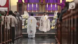Gereja Katedral Jakarta akan menggelar tiga kali misa yang diikuti oleh umat Katolik secara daring dan luring dalam peringatan Kamis Putih sebagai rangkaian Tri Hari Suci Paskah 2025. (Liputan6.com/Angga Yuniar)