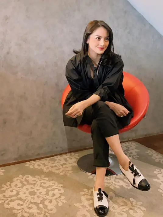 "Iya lagi deket memang. Udah beberapa bulan ini, kenalnya sih udah lama sebenarnya kan. Kita pernah kerja bareng ada satu iklan gitu, terus ya udah baru ketemu lagi baru-baru ini aja," ucap Ririn, melansir Kapanlagi.com. (Instagram/ririnekawati)