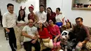 Dari foto tersebut terlihat, Amanda dan keluarganya merayakan Natal dengan sederhana namun tetap hangat dengan berkumpul bersama di sebuah rumah. [@angelicamanopo]