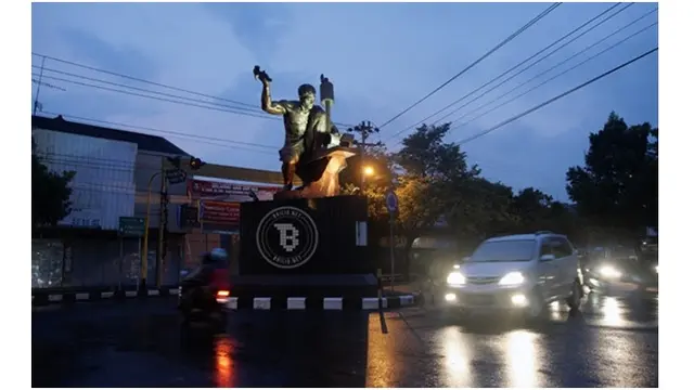 5 Ikon Kota Tak Biasa di Indonesia, Ada Tugu Fotocopy