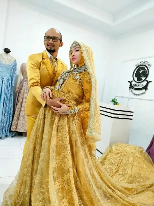 6 Potret Roro Fitria Pamer Baby Bump, Curi Perhatian