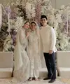 Adik Enzy Storia, Casey Paquita tampil spesial di hari bahagia kakaknya dengan tunik bordir bunga saat acara pengajian. [Foto: Instagram @pagophagian]