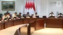 Presiden Joko Widodo didampingi Wakil Presiden Ma'ruf Amin memimpin rapat terbatas (ratas) di Kantor Presiden, Jakarta, Rabu (30/10/2019). Ratas perdana dengan jajaran menteri Kabinet Indonesia Maju itu membahas Penyampaian Program dan Kegiatan di Bidang Perekonomian. (Liputan6.com/Angga Yuniar)