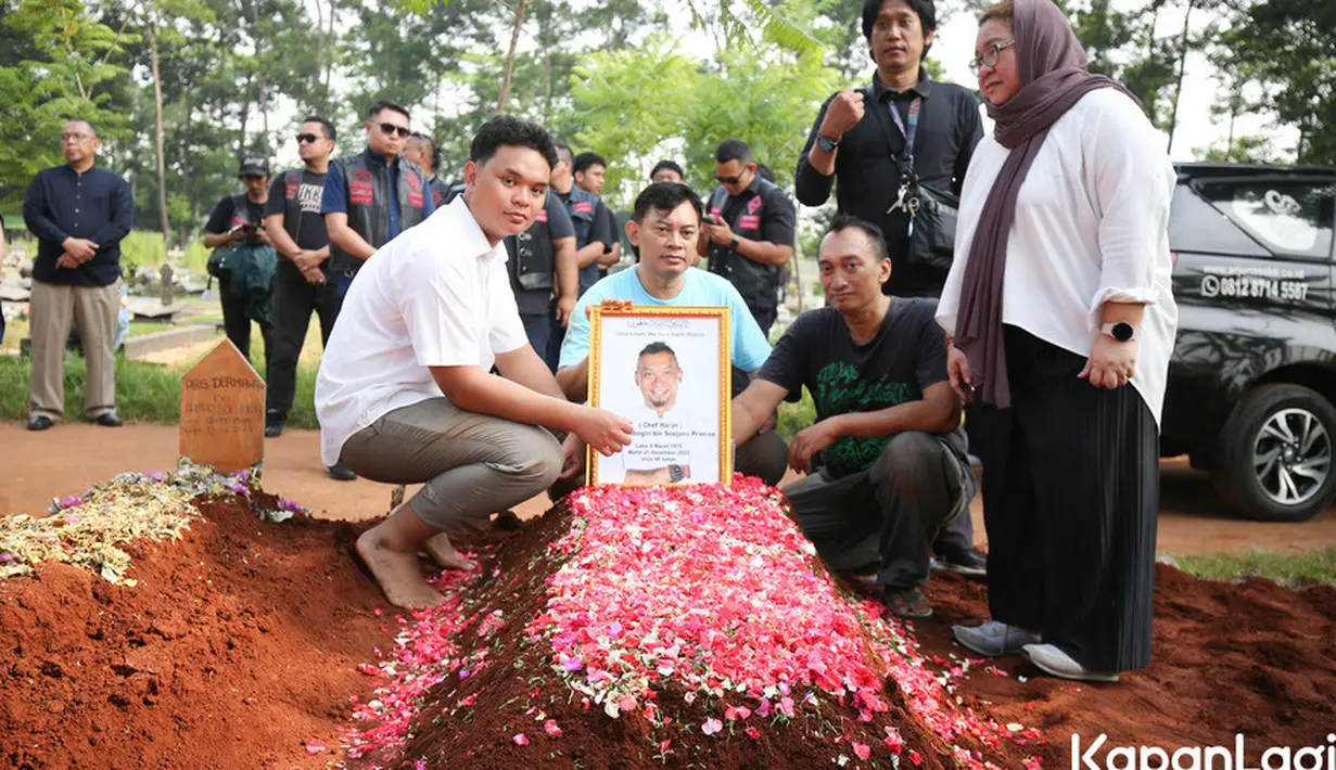 Sebelum meninggal, chef Haryo memberikan pesan kepada anak-anaknya untuk menjadi pribadi yang kuat dan tangguh. Chef Haryo menghembuskan napas terakhir di RS Meilia Cibubur Jakarta Timur. [Foto: KapanLagi.com®/Bayu Herdianto]