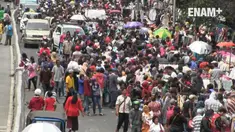 Pasca kebakaran Pasar senen pedagang membuka lapak dan berjualan di jalan raya, akibatnya separuh badan Jalan raya di kawasan Senen dipenuhi pedagang korban kebakaran