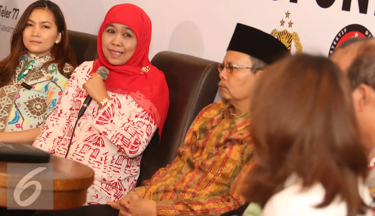 Mensos Khofifah Indar Parawansa memberi paparan saat diskusi 'Menguak Tabir Prostisusi Anak' di Jakarta, Kamis (15/9). (Liputan6.com/Immanuel Antonius)