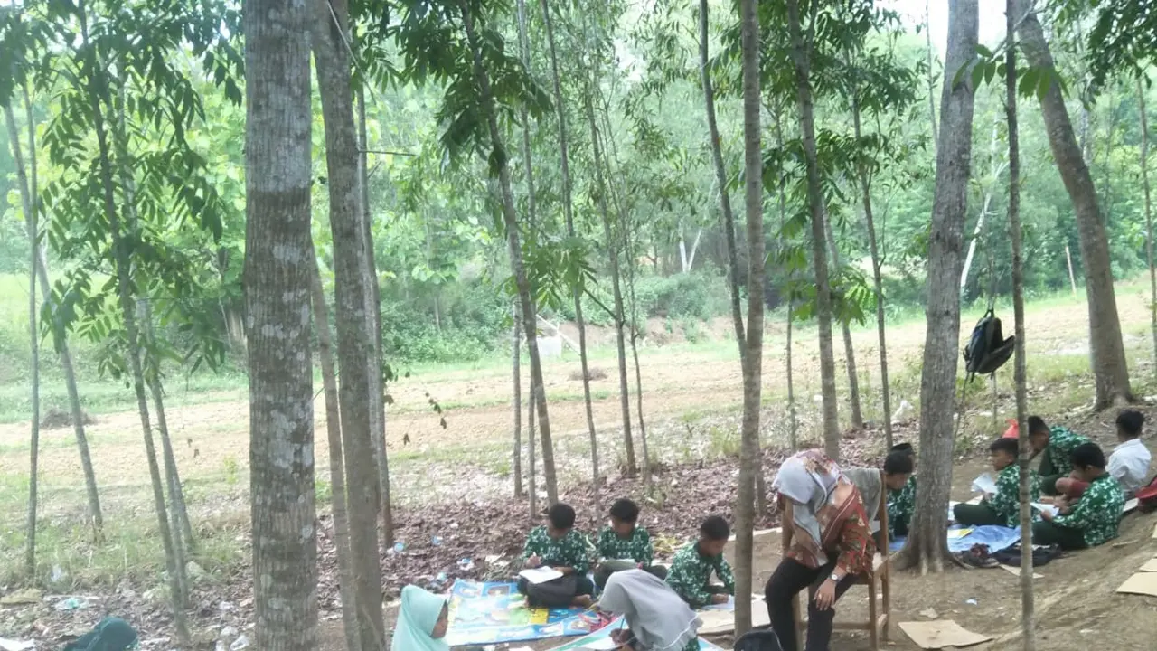 Sekolah ambruk