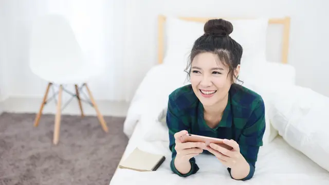 perempuan dan 2 oktober bahagia