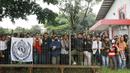 The Jakmania menonton sesi latihan Persija Jakarta di Nirwana Park, Sawangan, Jawa Barat, Rabu (4/1/2023). Pertandingan terdekat yang akan dihadapi Macan Kemayoran adalah melawan Persib Bandung pada laga tunda putaran pertama BRI Liga 1. (Bola.com/M Iqbal Ichsan)