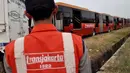 Selama investigasi, bus-bus tersebut dikandangkan sejak 29 Agustus lalu, Jakarta, (3/9/14). (Liputan6.com/Miftahul Hayat)