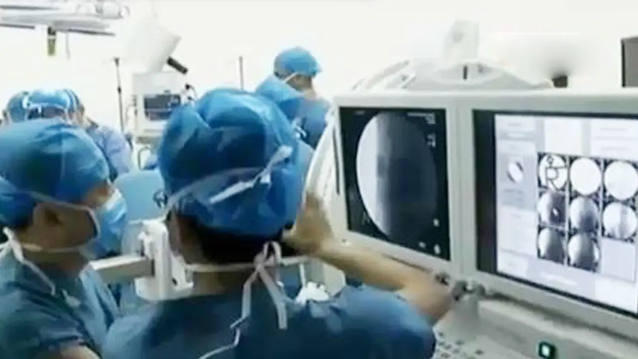 Robot Medis Sukses Operasi Pasien di China