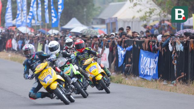 Foto: Parade Aksi Pembalap Muda di Yamaha Cup Race 2024