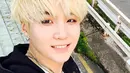 Selain punya wajah yang tampan, Suga BTS juga punya pipi yang chubby. Hal tersebut membuat banyak Army ingin mencubit pipinya. (Foto: Allkpop.com)