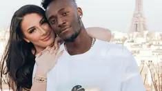 Tammy Abraham saat tidak berlatih dan bertanding bersama Roma, ia menghabiskan waktu bersama kekasihnya. Seperti saat Tammy Abraham melepas penat dengan berlibur di Paris, Prancis bersama Leah Monroe. Momen kebersamaan Tammy dan Leah ini selalu curi perhatian. (Liputan6.com/IG/@leahmonroe_)