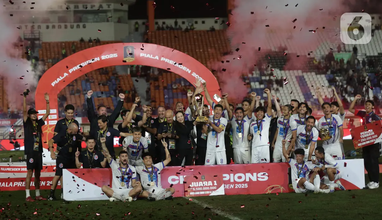 Akhirnya, Port FC sukses merengkuh gelar juara Piala Presiden 2025 usai menutup laga  melawan klub Inggris, Oxford United dalam laga final di Stadion Si Jalak Harupat, Bandung, Jawa Barat, Minggu (13/7/2025). (Liputan6.com/Helmi Fithriansyah)