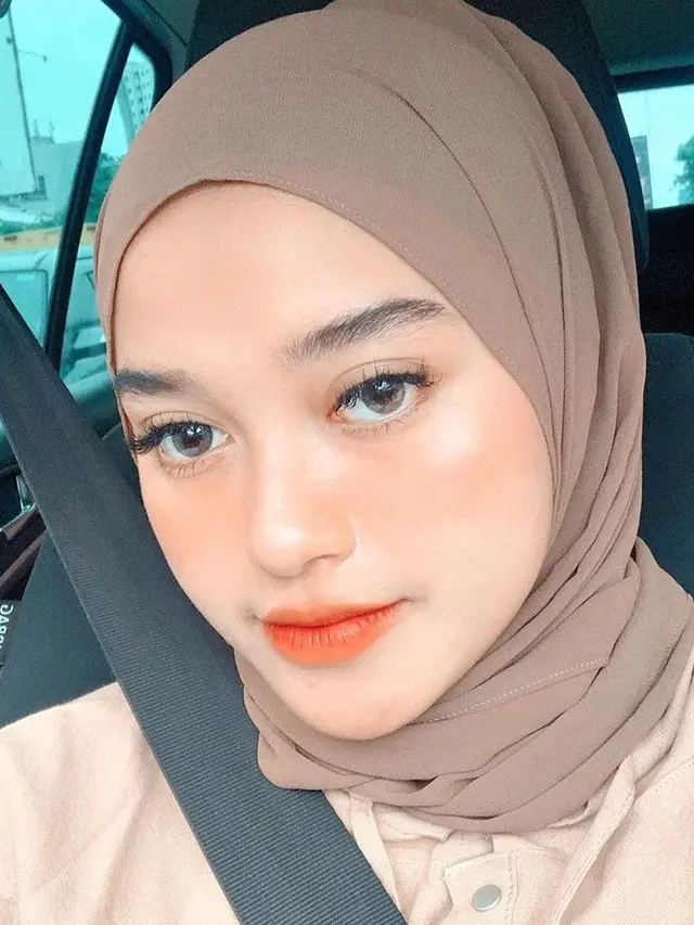 7 Pesona Indira Kalistha, YouTuber Cantik yang Curi Perhatian