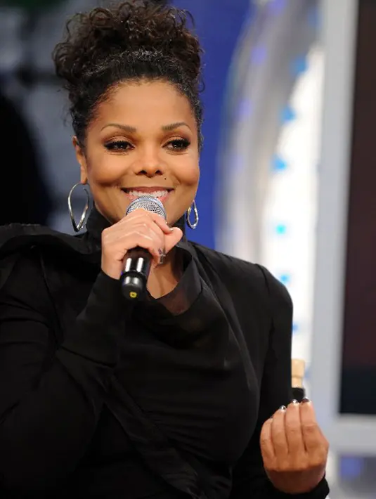 Pada tanggal 2 Januari 2017 lalu, Janet Jackson di usianya yang ke 50 tahun melahirkan seorang bayi laki-laki yang diberi nama Eissa Al Mana. Namun pada 14 April 2017 lalu, Janet dan Wissam Al Mana mengumumkan perceraian mereka. (AFP/Bintang.com)