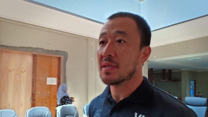 Kapten Sriwijaya FC Yu Hyun Koo membantah telah menerima suap mafia bola untuk mengalah melawan Arema FC (Liputan6.com / Nefri Inge)