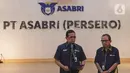 Direktur Utama PT Asabri (Persero) Sonny Widjaja (kiri) didampingi Direktur SDM dan Umum Asabri Herman Hidayat memberikan keterangan di Gedung Asabri, Kamis (16/1/2020). Asabri membantah tuduhan dugaan korupsi yang sempat dilayangkan kepada perusahaan pelat merah itu. (Liputan6.com/Herman Zakharia)