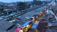 Pemandangan Pasar Kemiri Muka yang berada di kawasan Depok, Jawa Barat, Senin (23/4). Belum adanya jaminan keamanan menyebabkan PN Depok menunda eksekusi pasar tersebut hingga batas waktu yang belum ditentukan. (Liputan6.com/Immanuel Antonius)