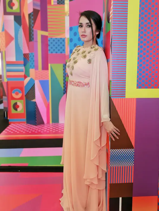 Selama ini, ia percaya bahwa inval yang bekerja dirumahnya selama bertahun-tahun menggantikan pembantunya merupakan sosok yang baik dan jujur. (Adrian Putra/Bintang.com)