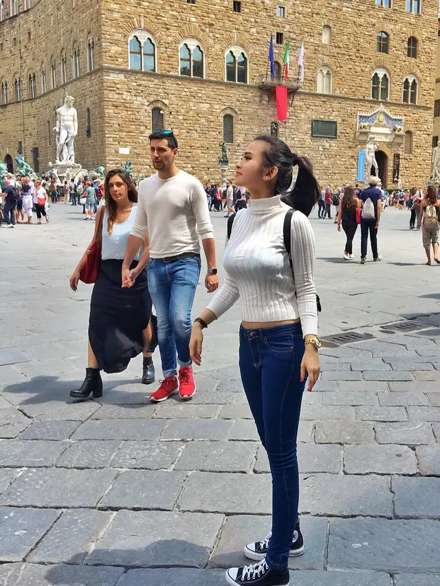Outfit Liburan ala Maria Vania (Foto: Instagram @maria_vaniaa)