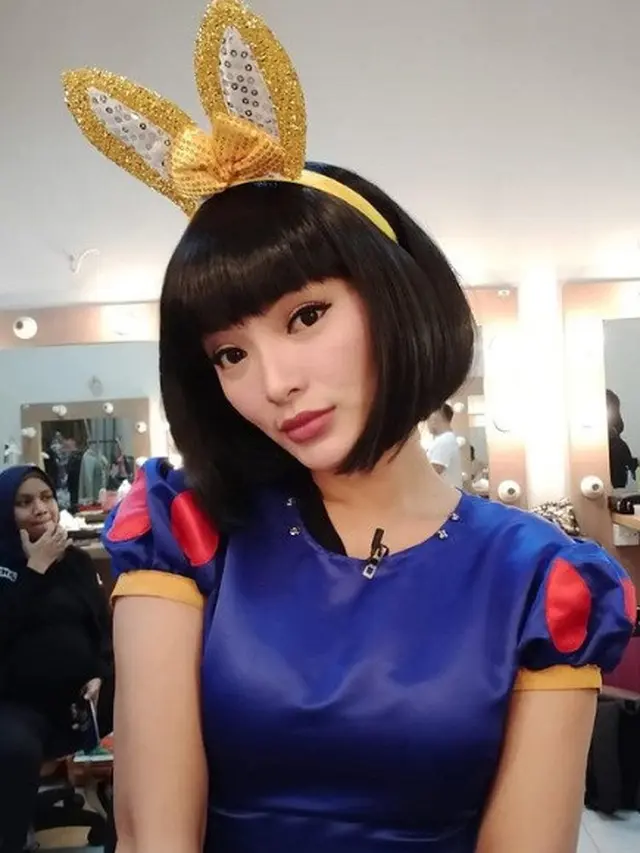 Gaya 6 Selebriti saat Pakai Rambut Palsu, Tampil Beda