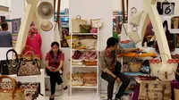 Sejumlah kerajinan tangan berbentuk tas dipamerkan dalam pameran Indonesia Trade Expo (ITE) 2017 di ICE, BSD, Tangerang Selatan, Rabu (11/10). (Liputan6.com/Angga Yuniar)