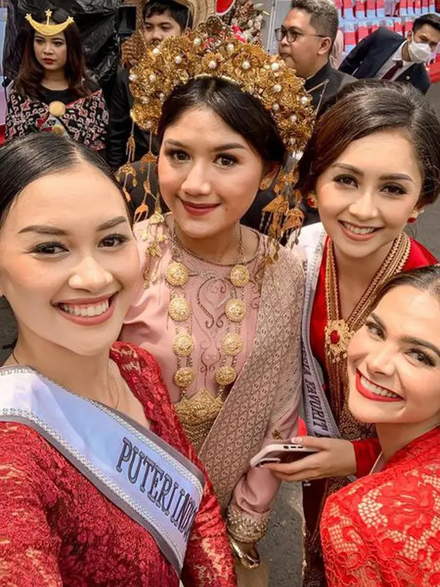 7 Potret Erina Gudono Pakai Busana Adat Minangkabau di Istana Merdeka yang Jadi Sorotan