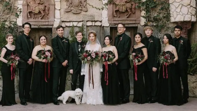 Pecinta Harry Potter, Pasti Mupeng Lihat Pernikahan Pasangan Ini!