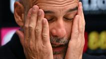 Kekecewaan tak mampu ditutupi pelatih Pep Guardiola setelah gagal membawa Manchester City menjadi juara Liga Inggris 2025/2026. (AFP/Glyn Kirk)